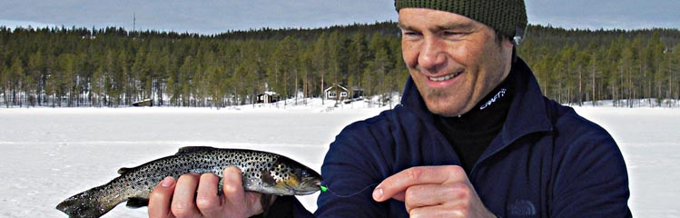 Pesca sul ghiaccio a Trysil, Norvegia