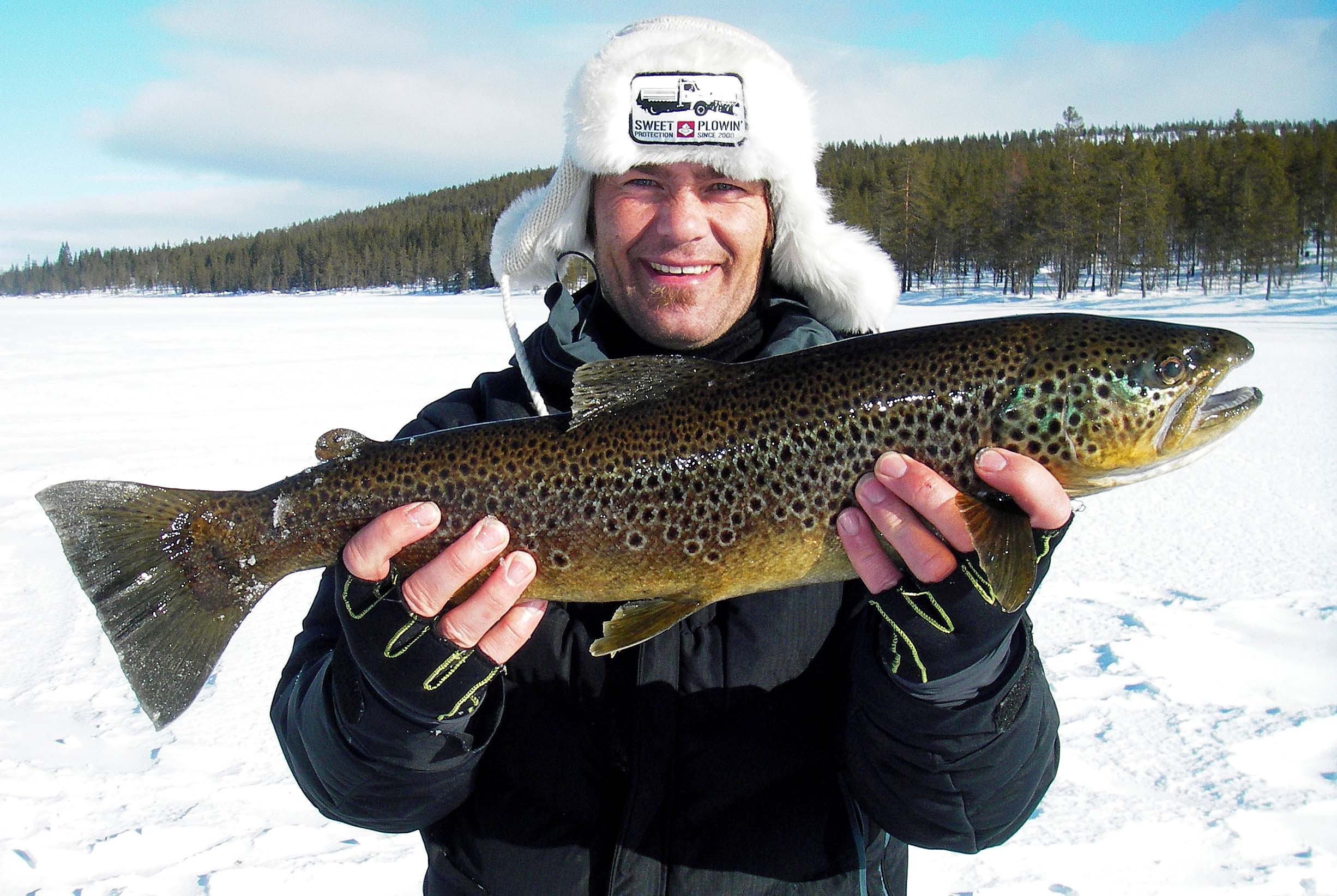 Pesca sul ghiaccio, trote 66 cms
